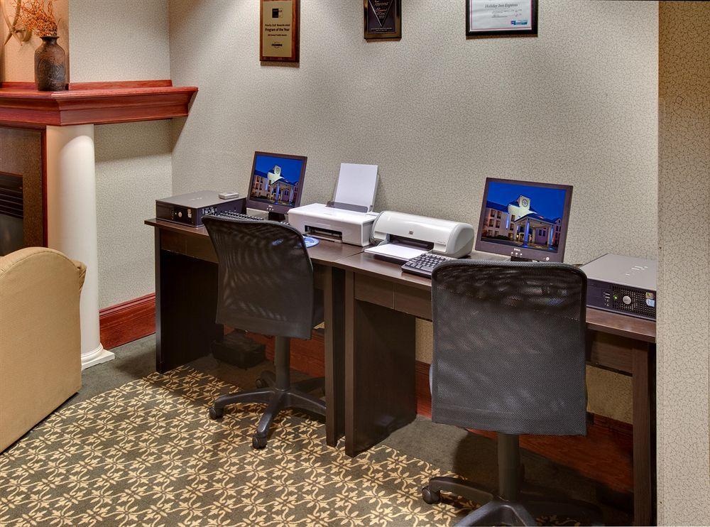 Holiday Inn Express Cedar Rapids - Collins Road By Ihg Удобства фото
