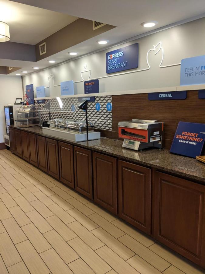Holiday Inn Express Cedar Rapids - Collins Road By Ihg Экстерьер фото