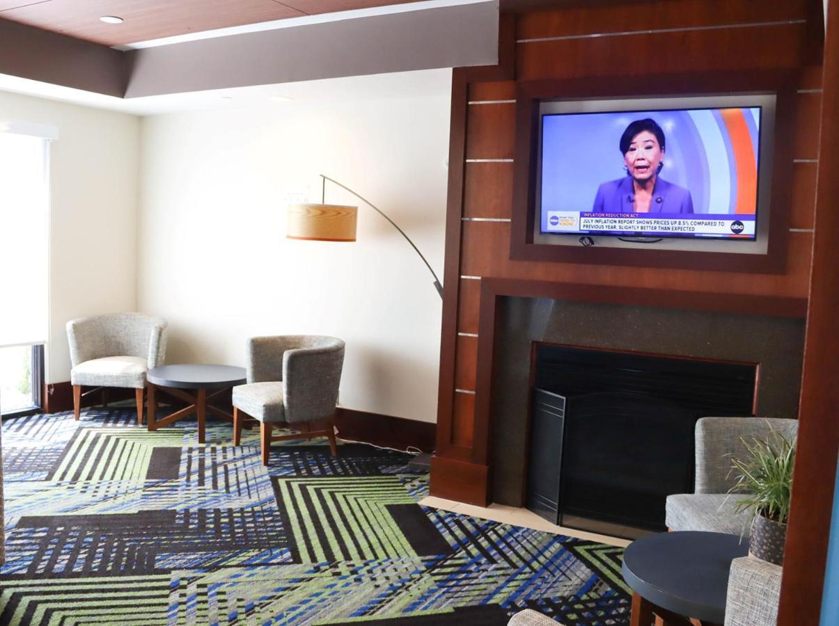 Holiday Inn Express Cedar Rapids - Collins Road By Ihg Экстерьер фото