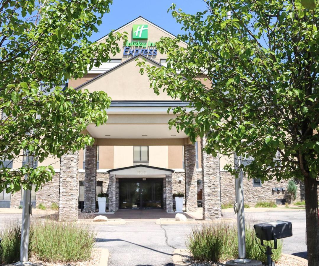 Holiday Inn Express Cedar Rapids - Collins Road By Ihg Экстерьер фото