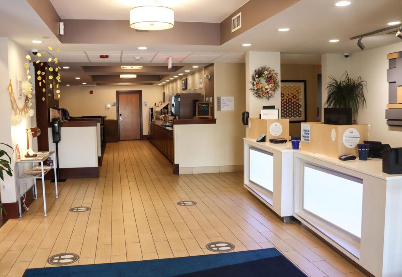 Holiday Inn Express Cedar Rapids - Collins Road By Ihg Экстерьер фото