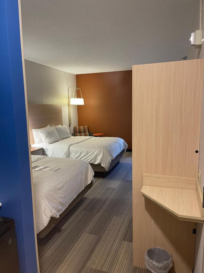 Holiday Inn Express Cedar Rapids - Collins Road By Ihg Экстерьер фото