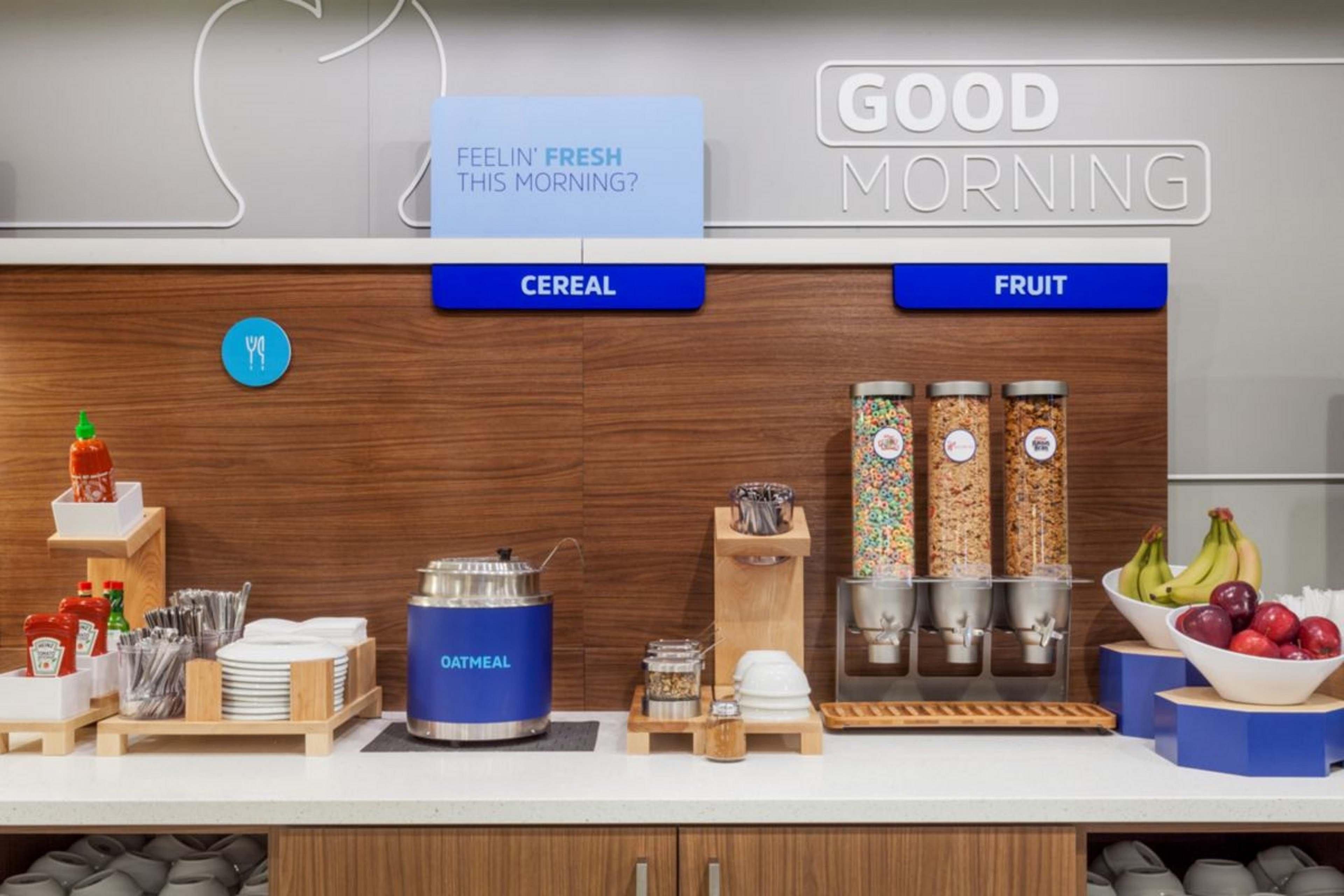 Holiday Inn Express Cedar Rapids - Collins Road By Ihg Экстерьер фото