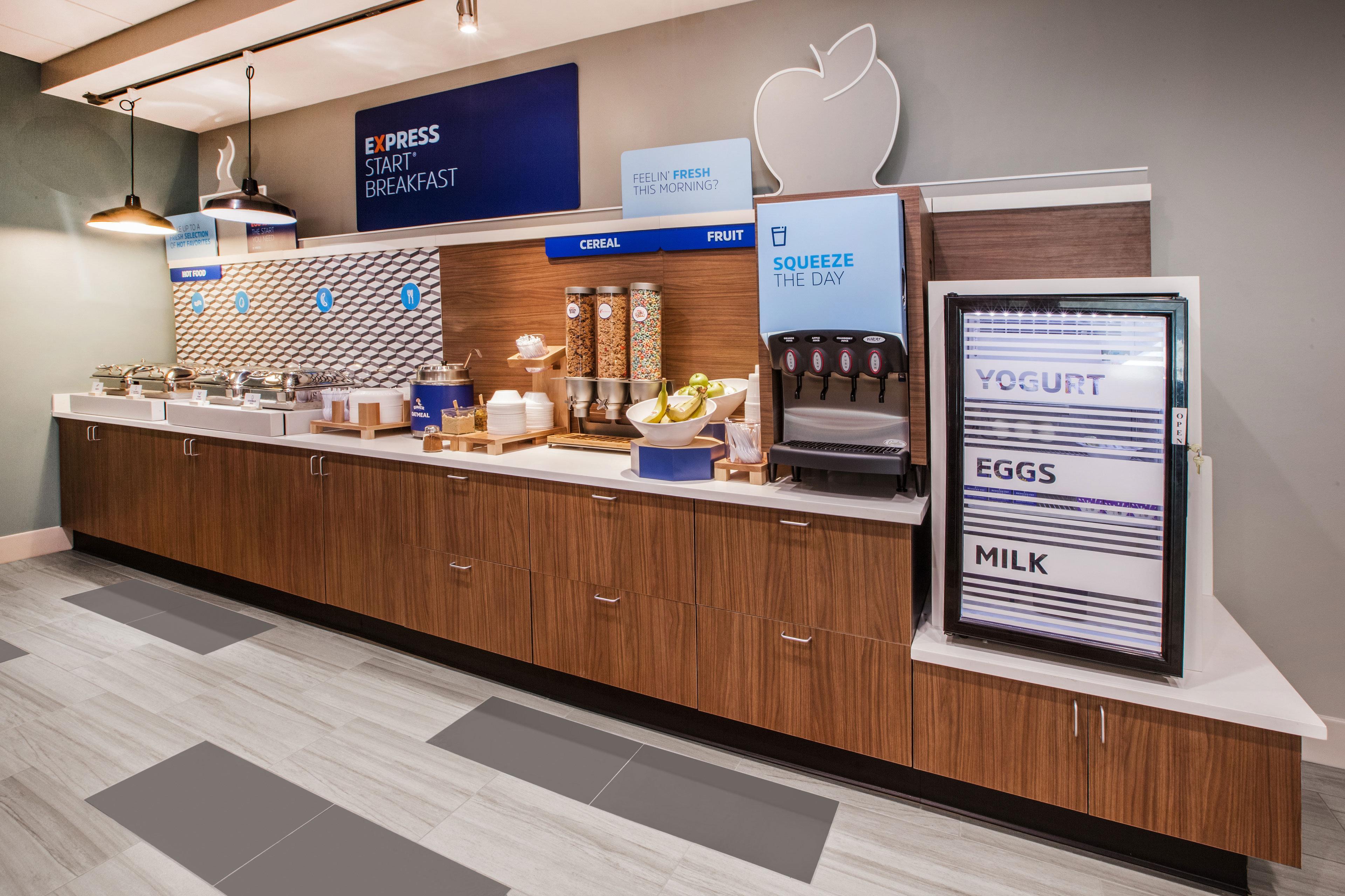 Holiday Inn Express Cedar Rapids - Collins Road By Ihg Экстерьер фото