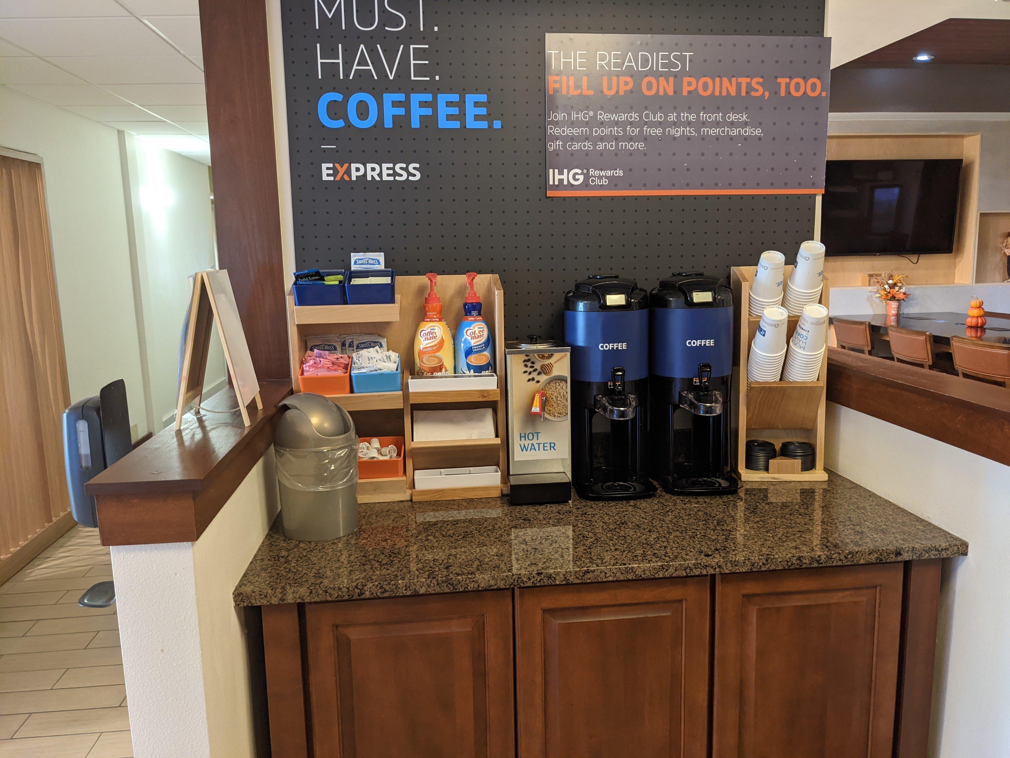 Holiday Inn Express Cedar Rapids - Collins Road By Ihg Экстерьер фото