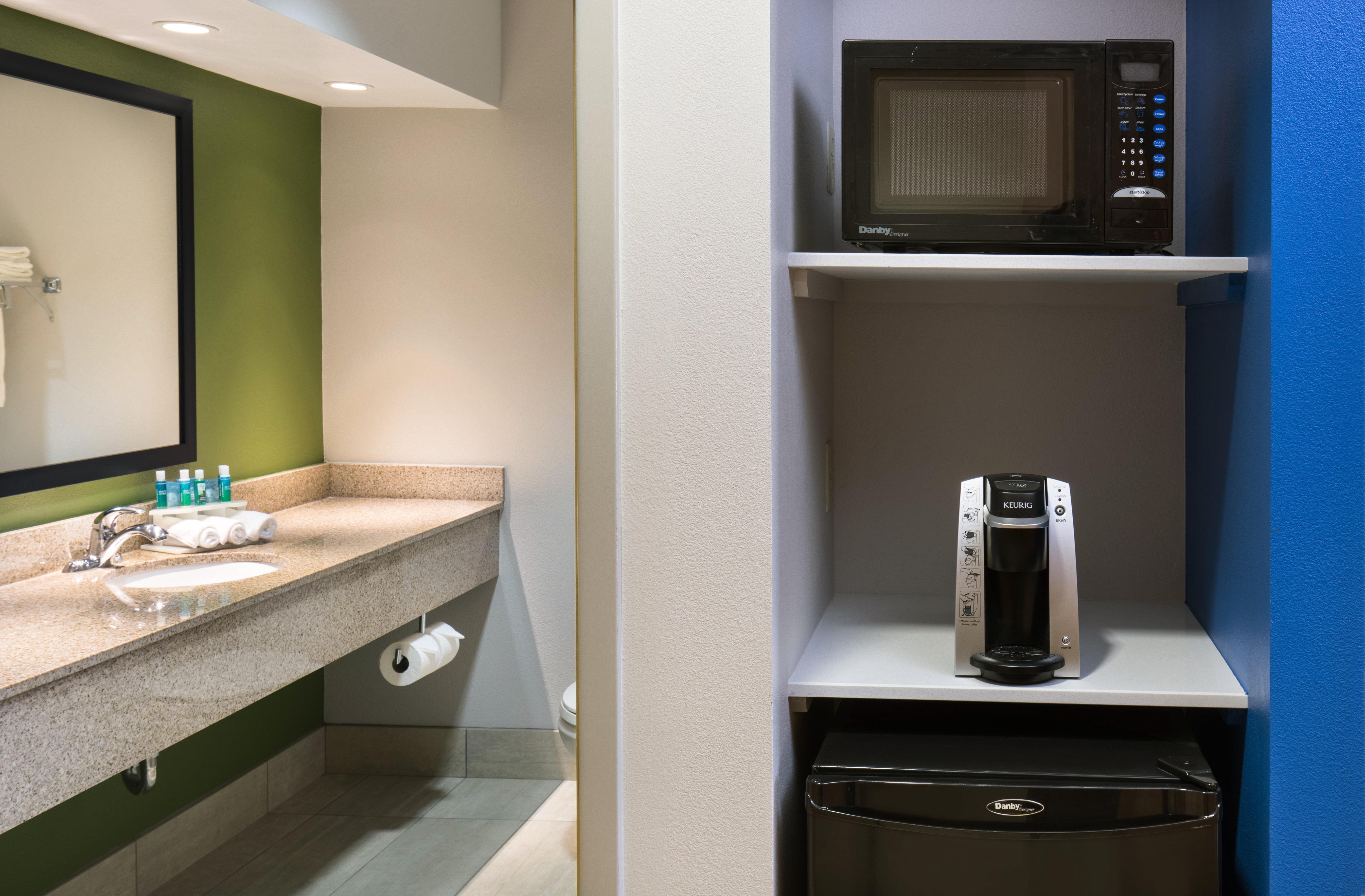 Holiday Inn Express Cedar Rapids - Collins Road By Ihg Экстерьер фото