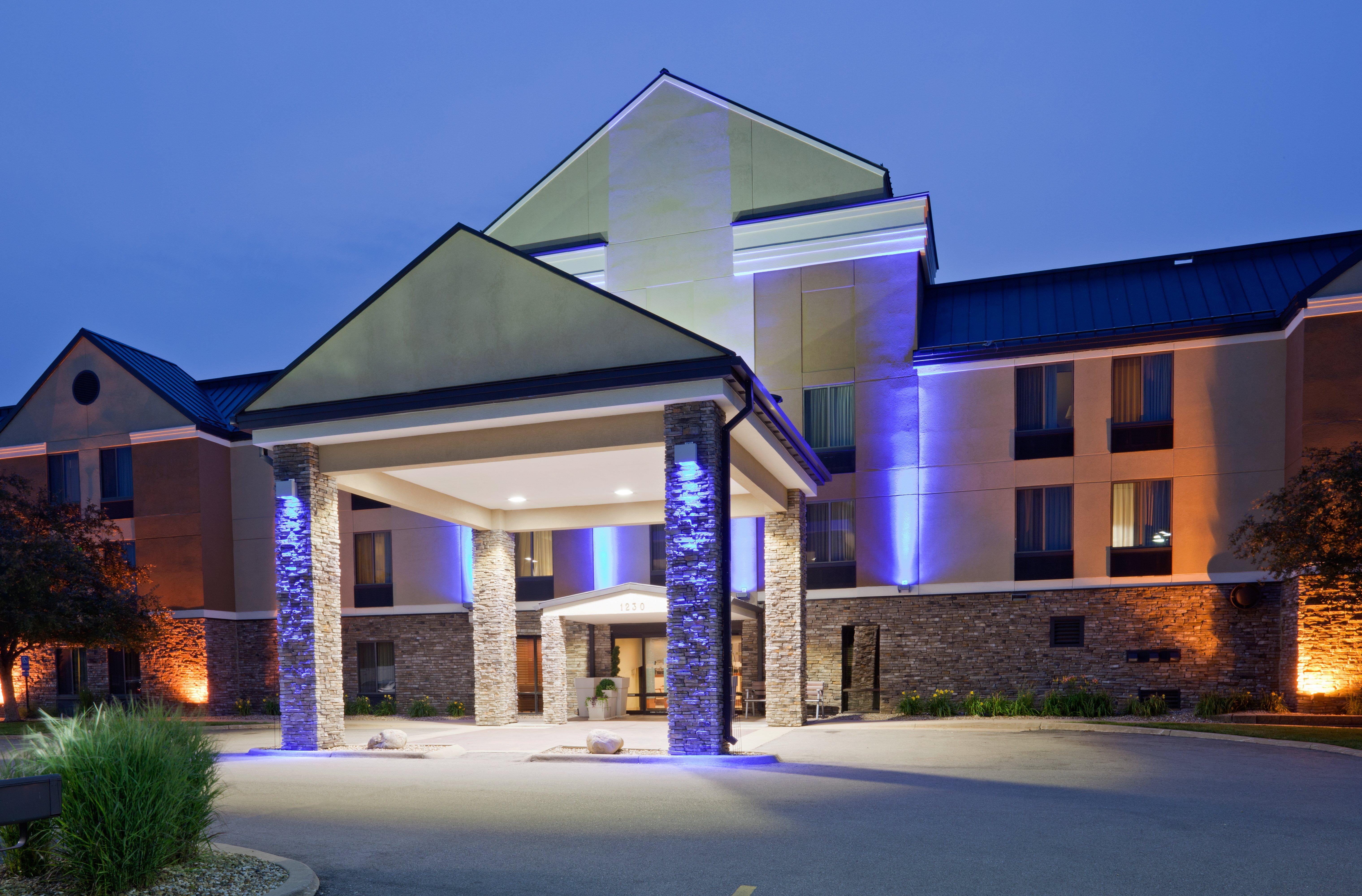 Holiday Inn Express Cedar Rapids - Collins Road By Ihg Экстерьер фото