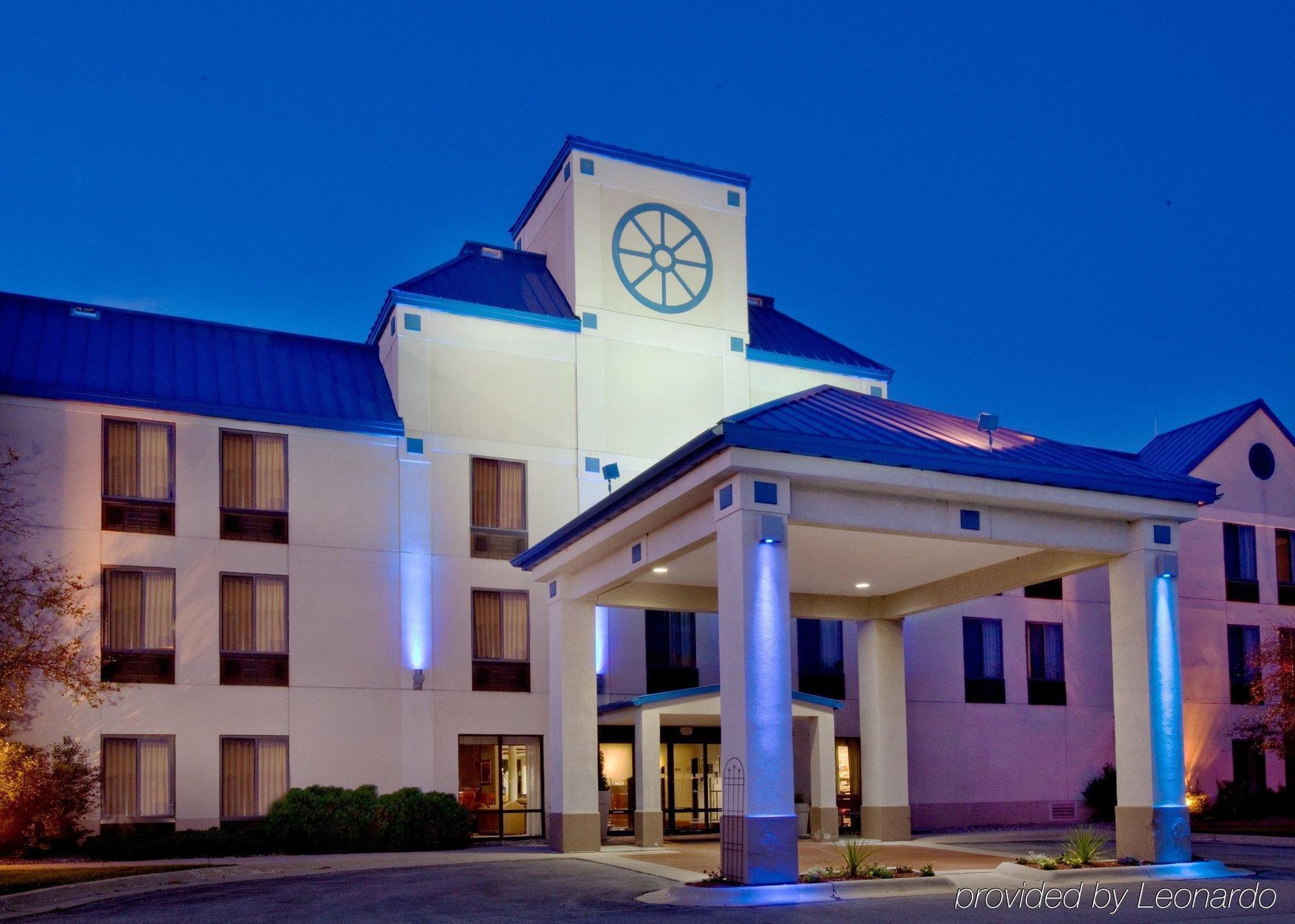 Holiday Inn Express Cedar Rapids - Collins Road By Ihg Экстерьер фото