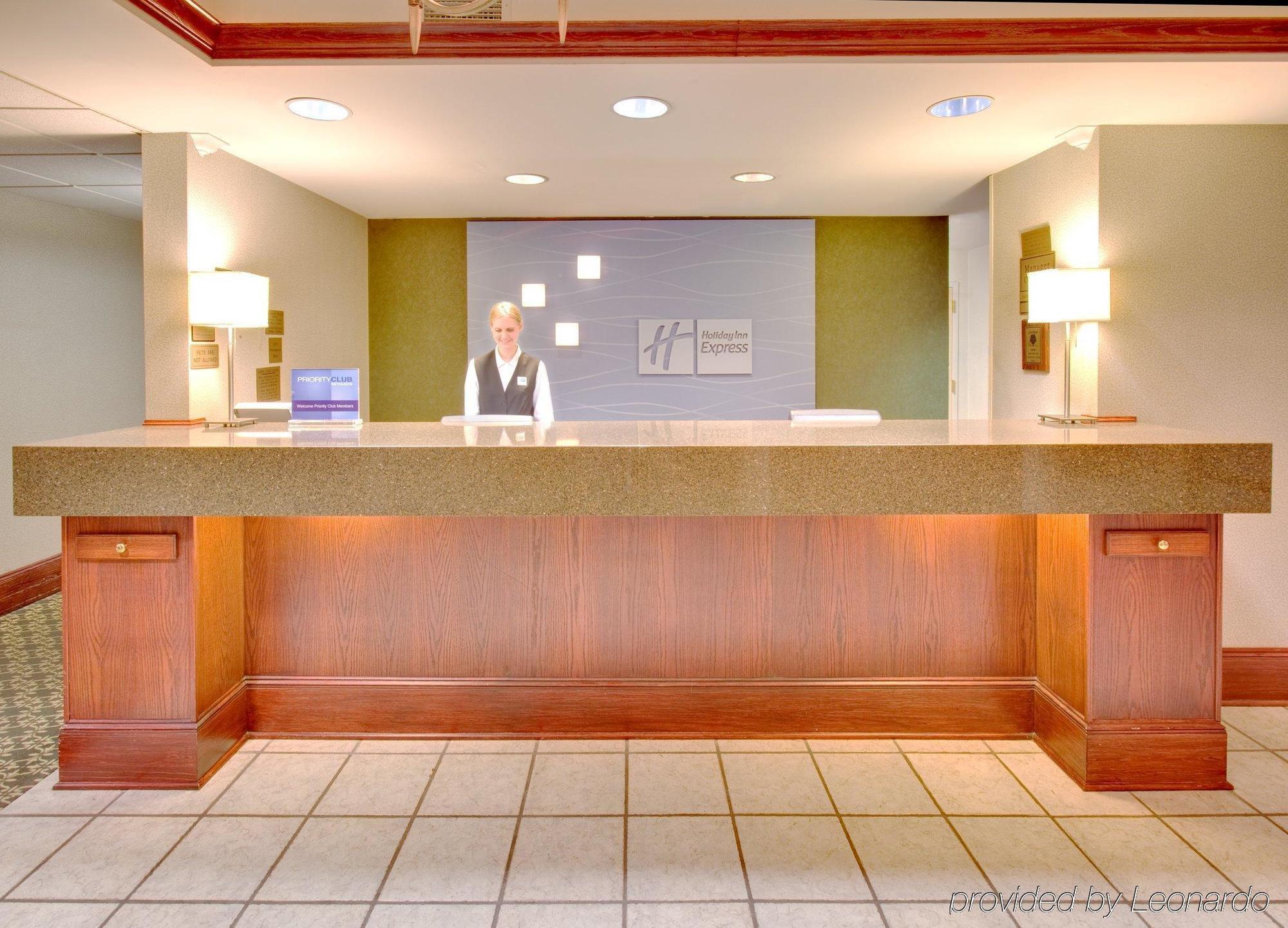 Holiday Inn Express Cedar Rapids - Collins Road By Ihg Интерьер фото
