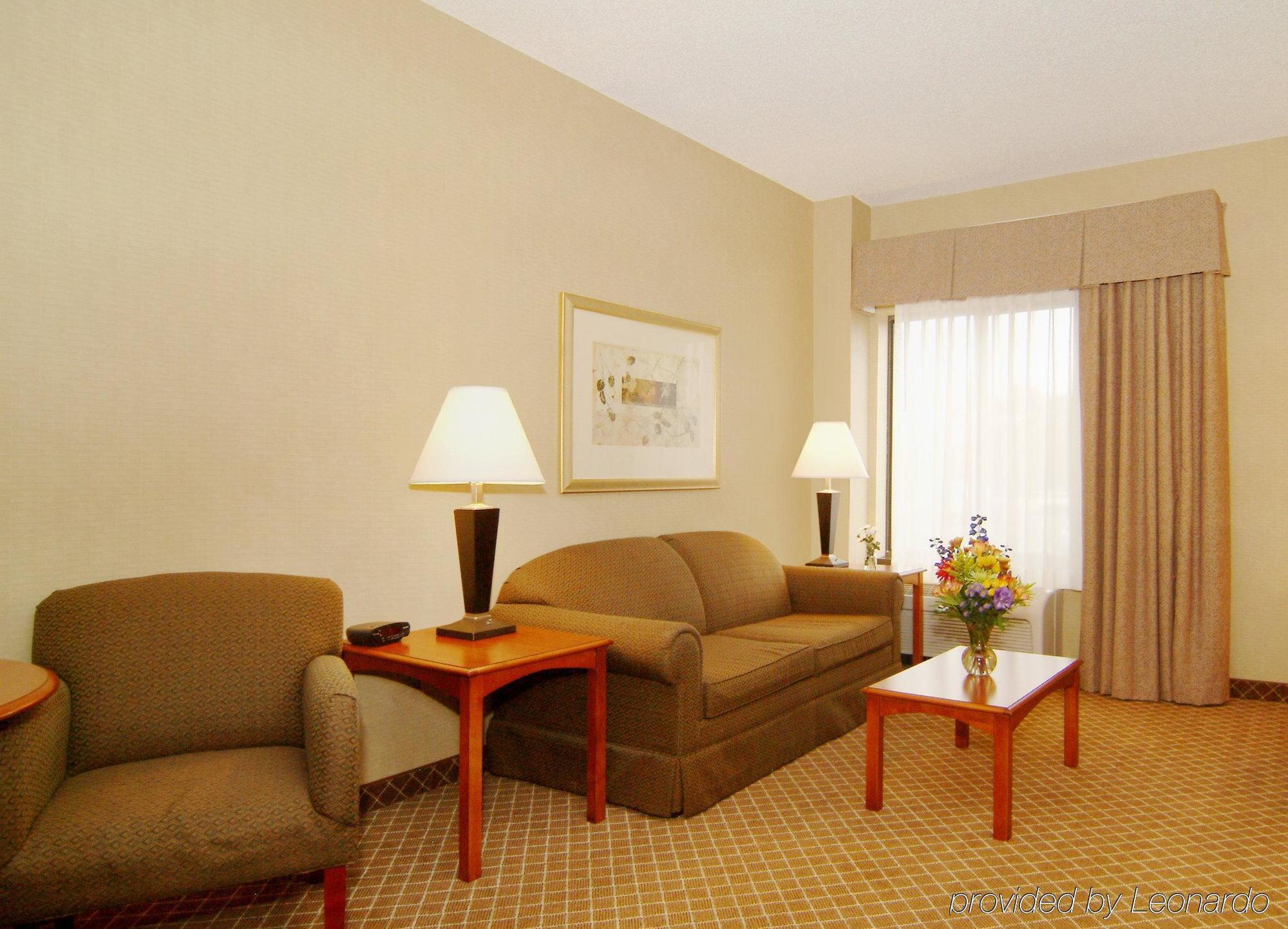 Holiday Inn Express Cedar Rapids - Collins Road By Ihg Номер фото
