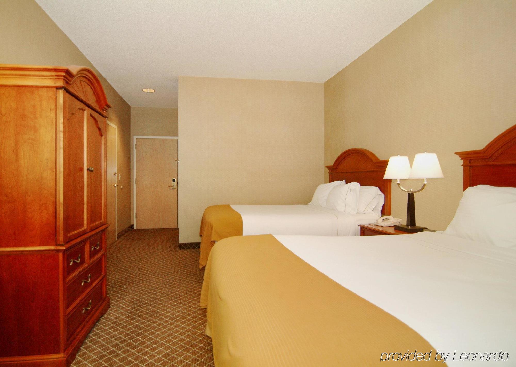 Holiday Inn Express Cedar Rapids - Collins Road By Ihg Номер фото