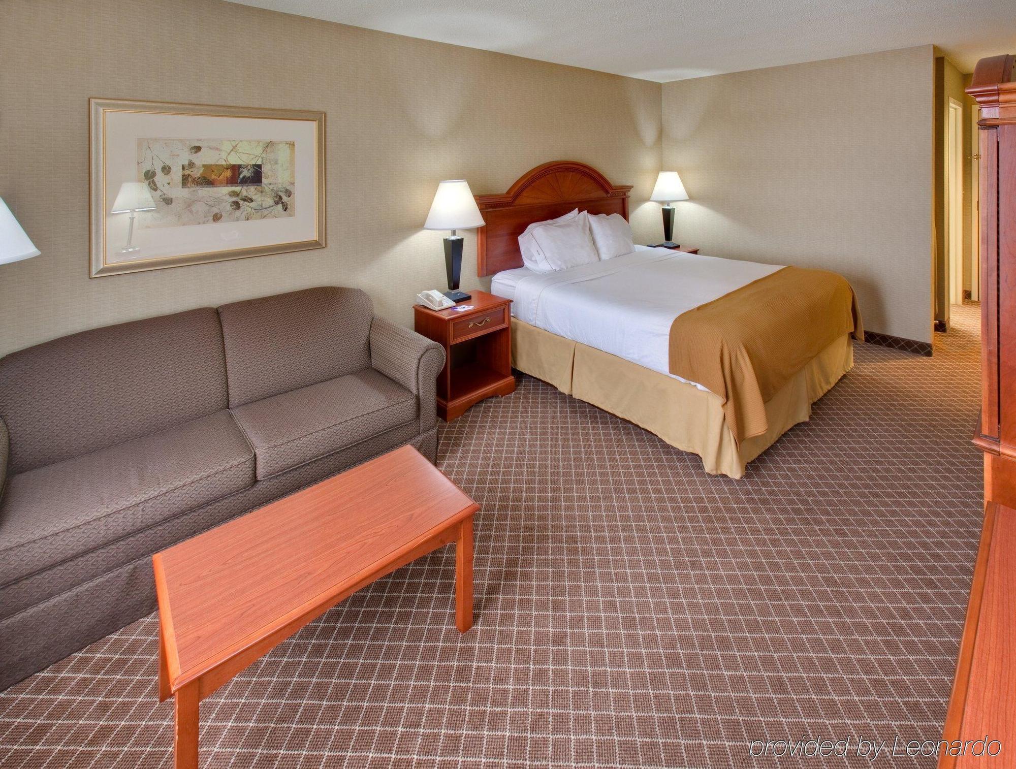 Holiday Inn Express Cedar Rapids - Collins Road By Ihg Номер фото