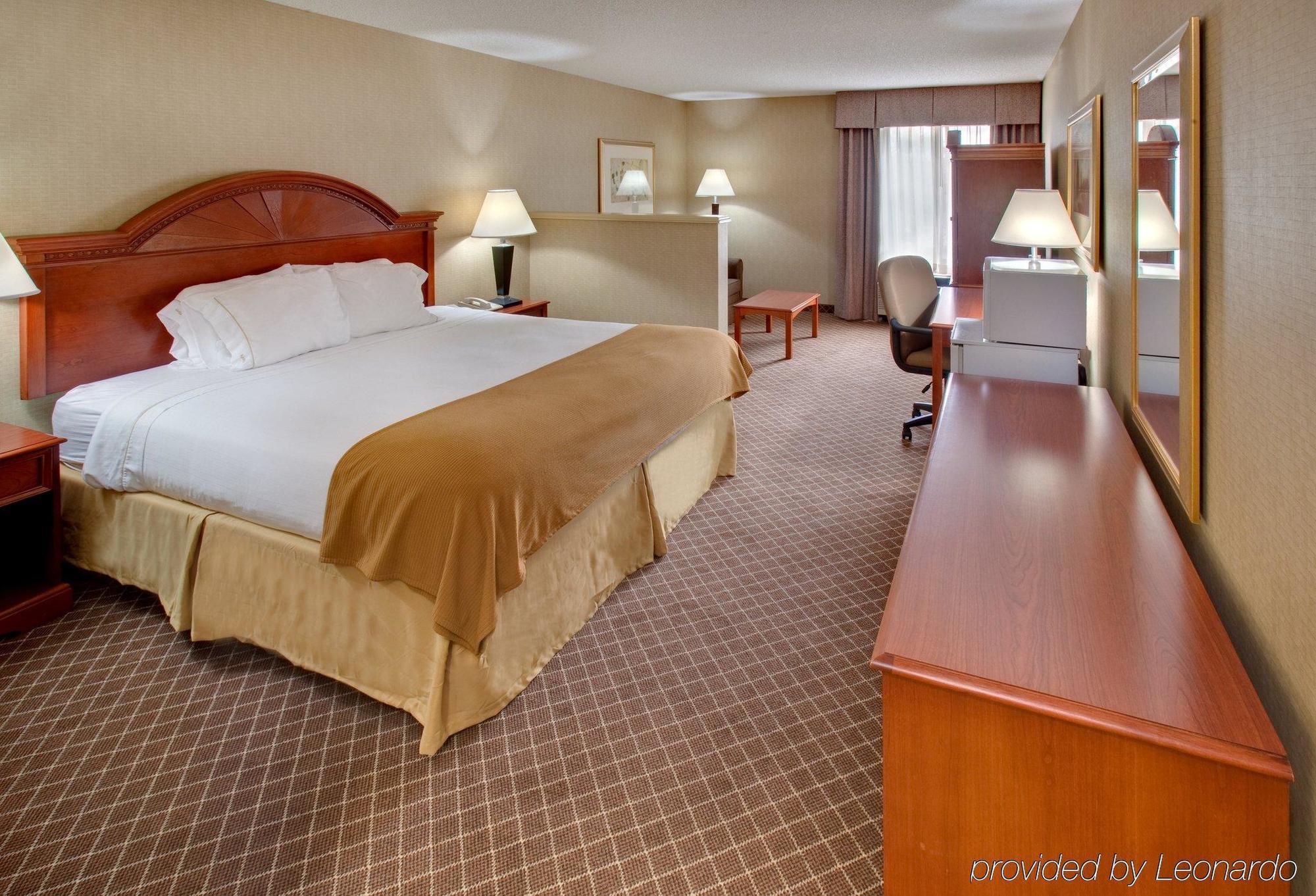 Holiday Inn Express Cedar Rapids - Collins Road By Ihg Номер фото