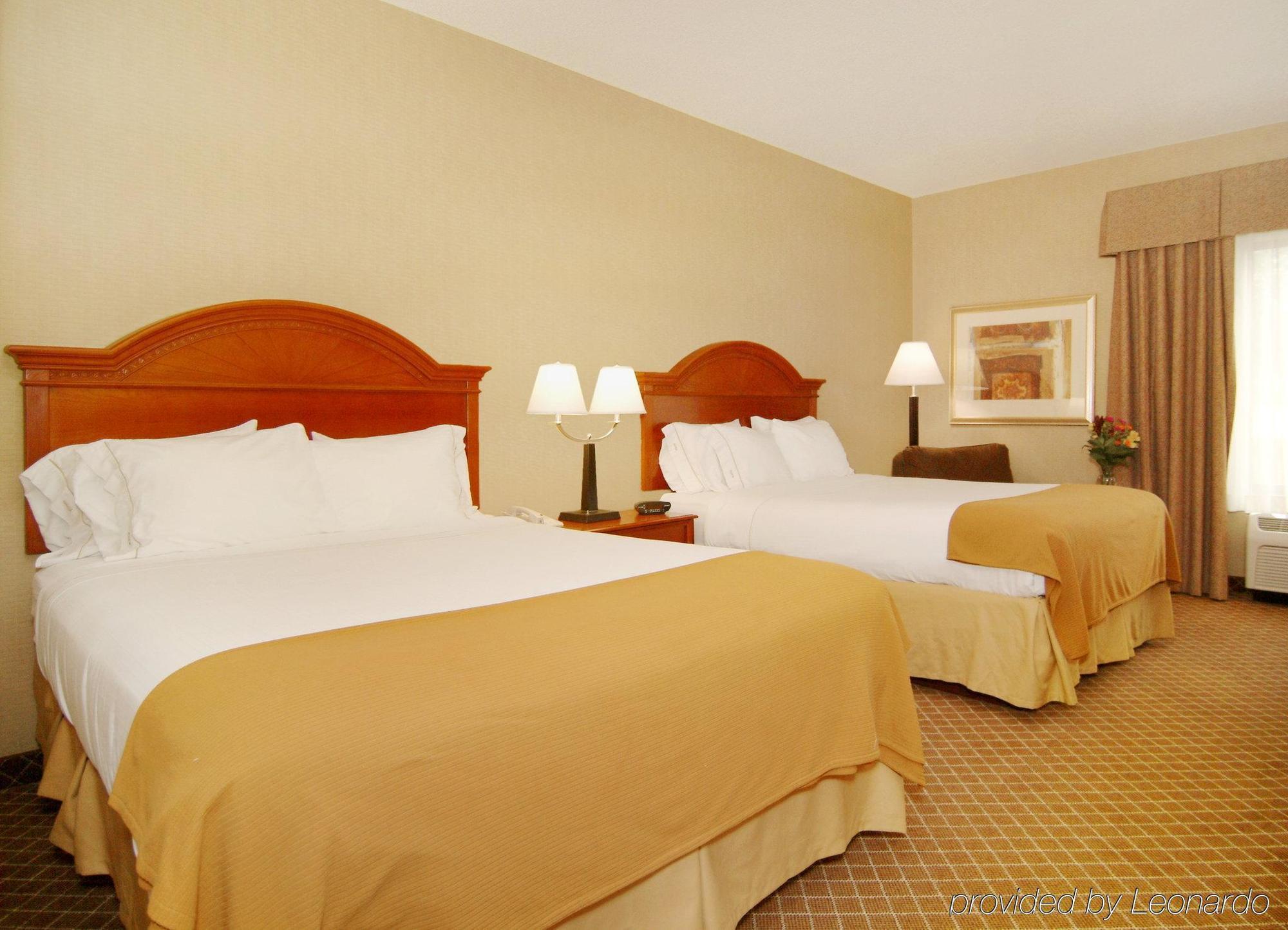 Holiday Inn Express Cedar Rapids - Collins Road By Ihg Номер фото
